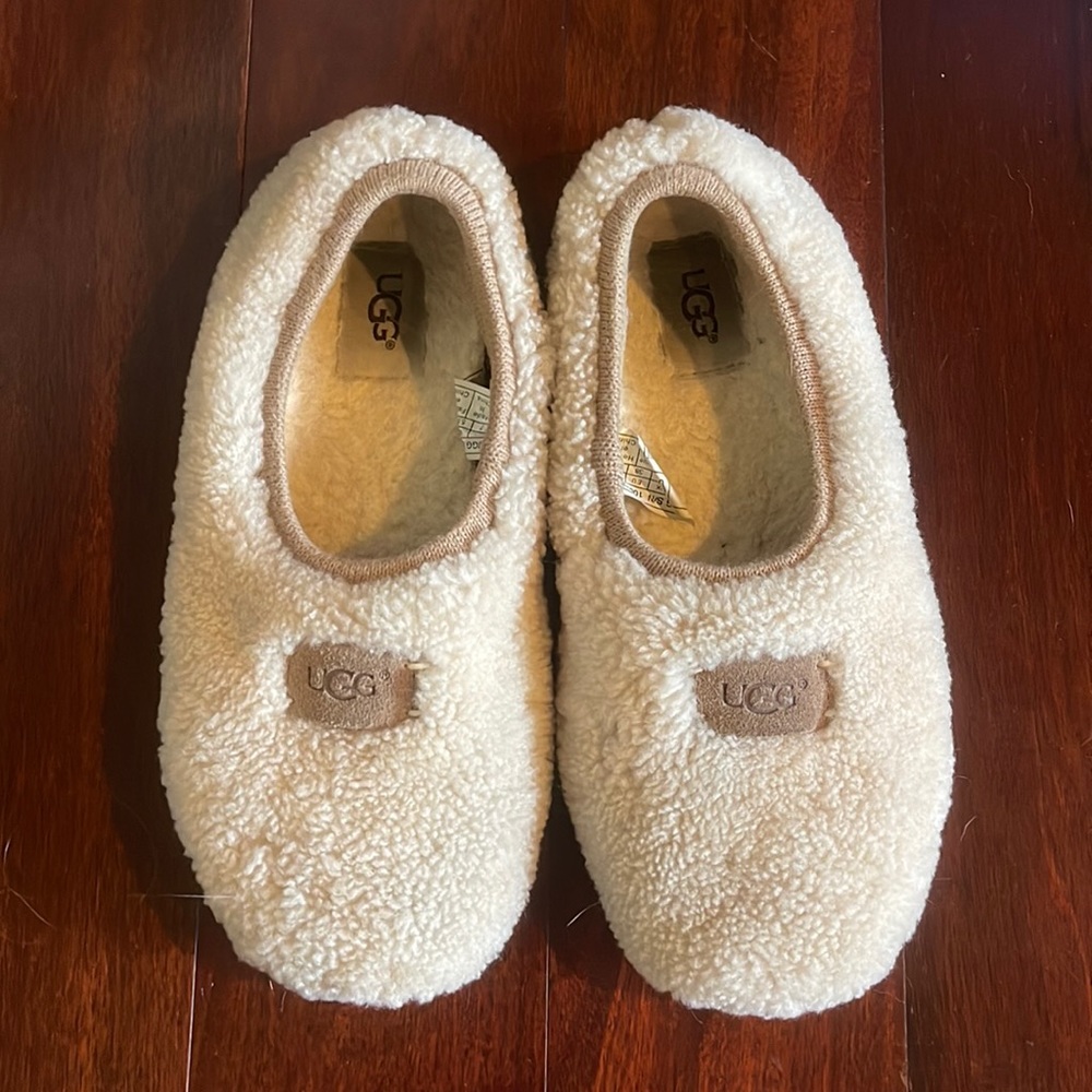 UGG slippers size 7
